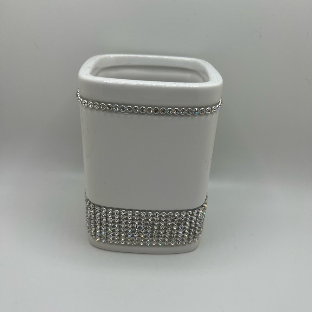 NWT bella luxx toothbrush holder